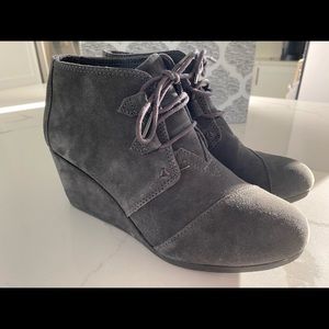 TOMS Women’s Kala Wedge Bootie, Size 9.5
